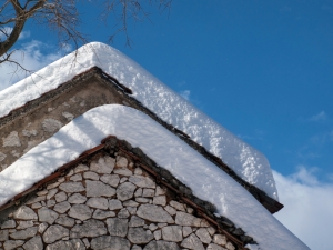 heavy snow accumulation on roof