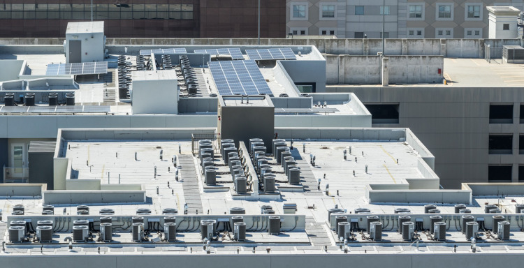 Commercial building's roof installed in Kansas City.
